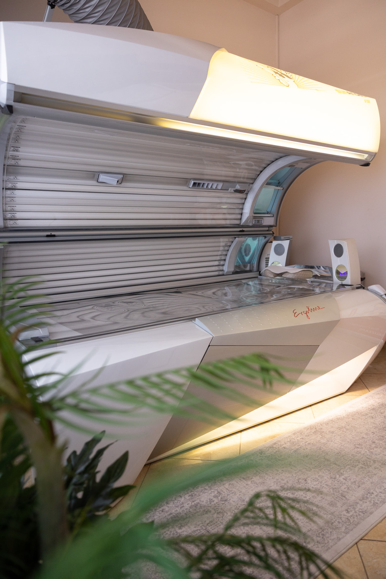 Lettino solare Ergoline nella zona solarium del centro